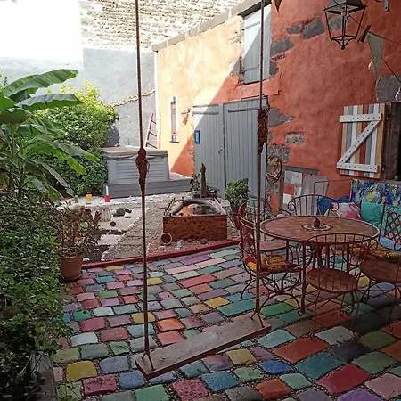 Creole Au Pieds Des Volcans, Cour, Jaccuzi