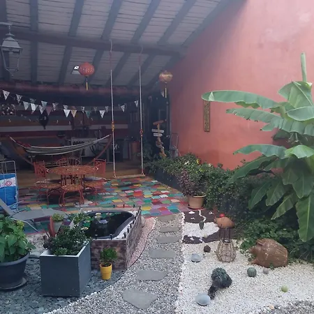 Creole Au Pieds Des Volcans, Cour, Jaccuzi
